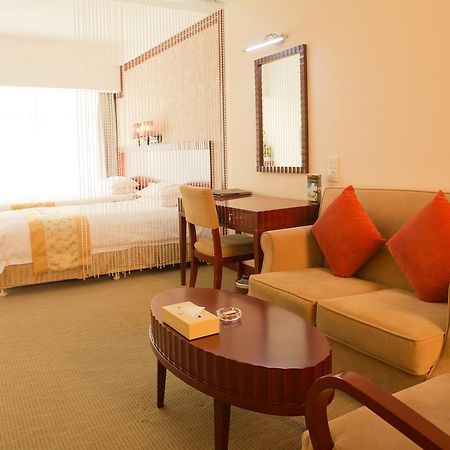 Starway Hotel Silver Zhuhai Bagian luar foto