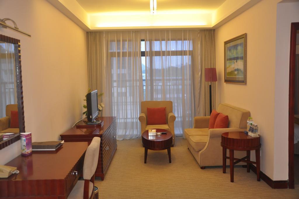 Starway Hotel Silver Zhuhai Ruang foto