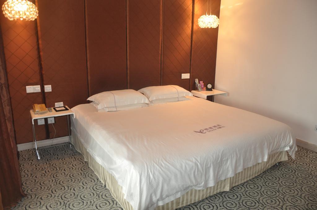 Starway Hotel Silver Zhuhai Ruang foto