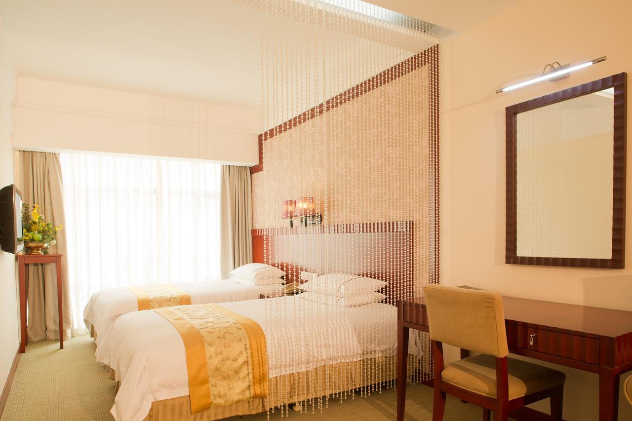 Starway Hotel Silver Zhuhai Bagian luar foto