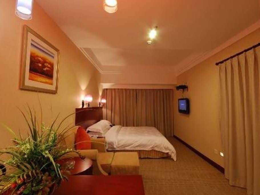 Starway Hotel Silver Zhuhai Bagian luar foto