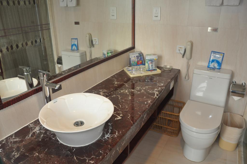 Starway Hotel Silver Zhuhai Ruang foto