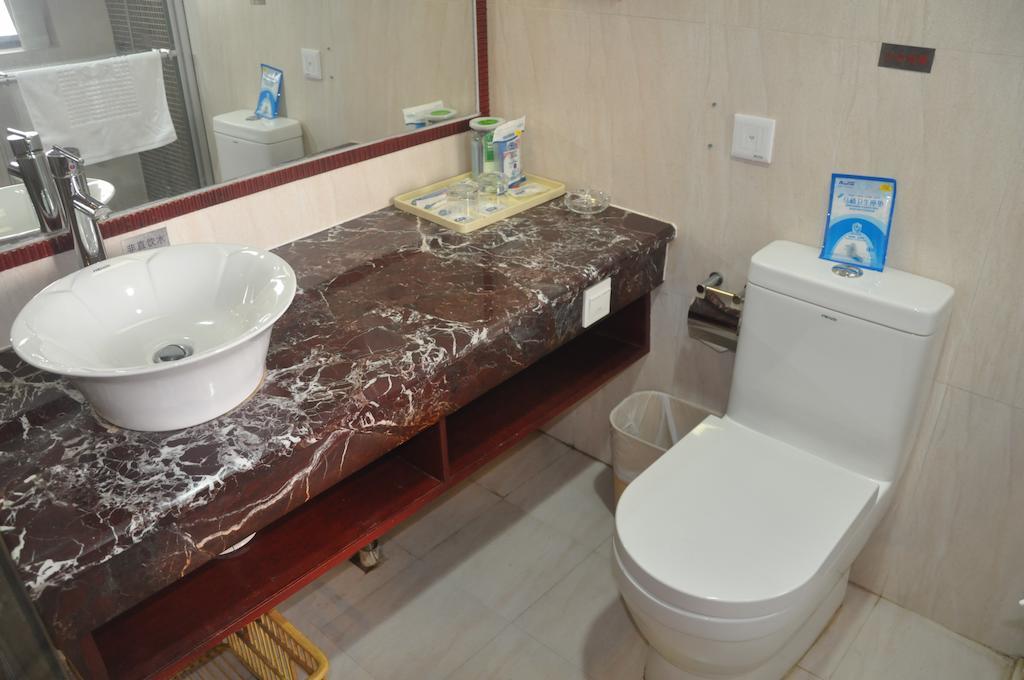 Starway Hotel Silver Zhuhai Ruang foto