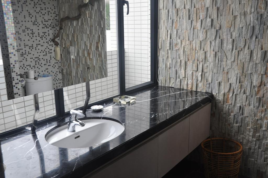 Starway Hotel Silver Zhuhai Bagian luar foto