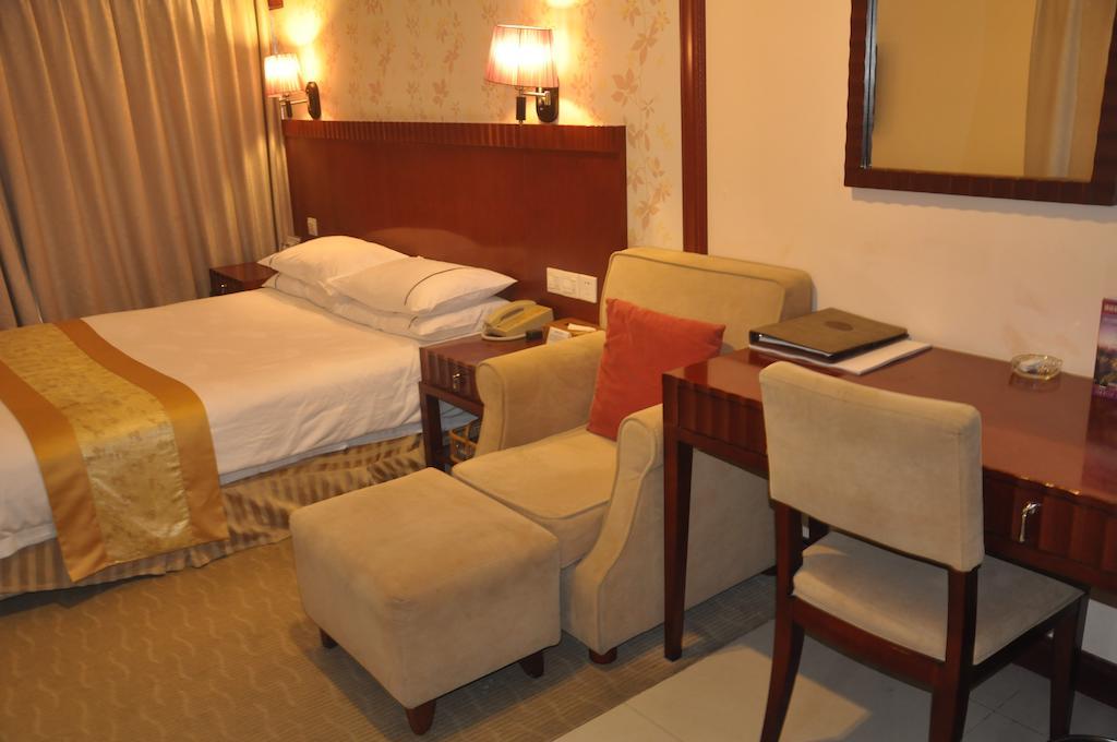 Starway Hotel Silver Zhuhai Bagian luar foto