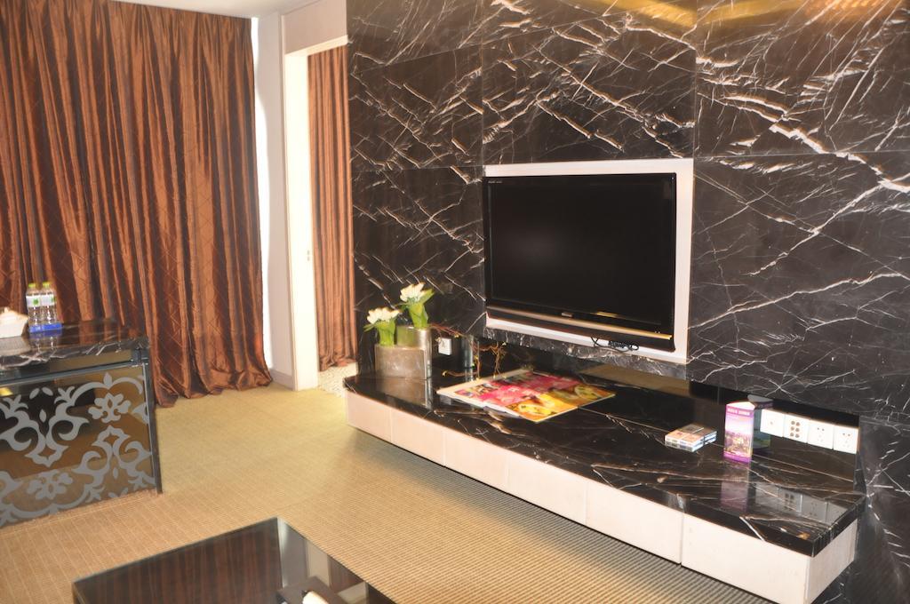 Starway Hotel Silver Zhuhai Bagian luar foto
